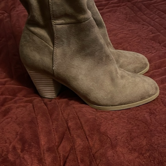REPORT over the knee boots 3”heels suede feel women’s size 9 Taupe color walking - Picture 9 of 11